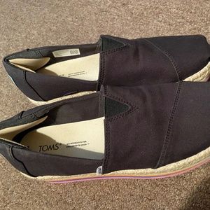 Toms platform
